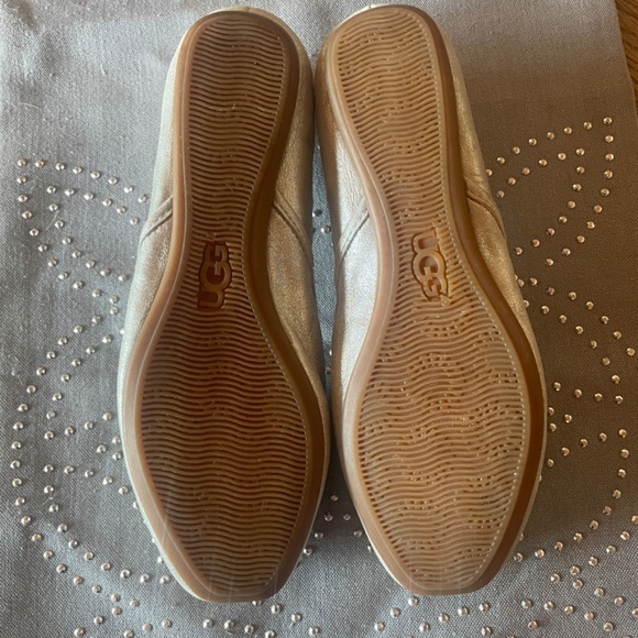 UGG Lena Silver Metallic Ballet Flat SZ 7.5 - Picture 8 of 8